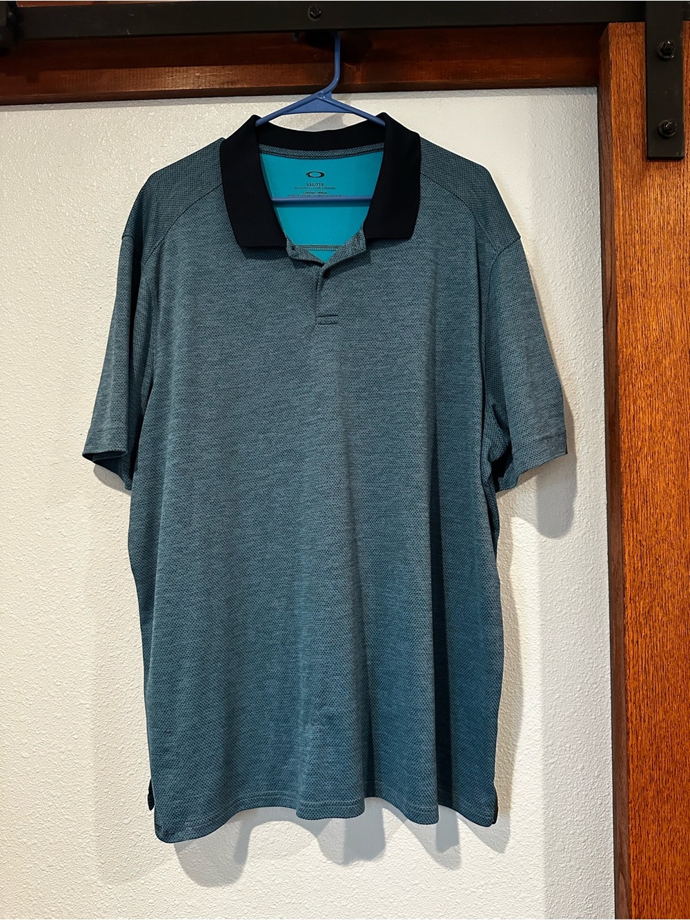 Oakley Men's Teal-Blue Heather Polo with Black Collar